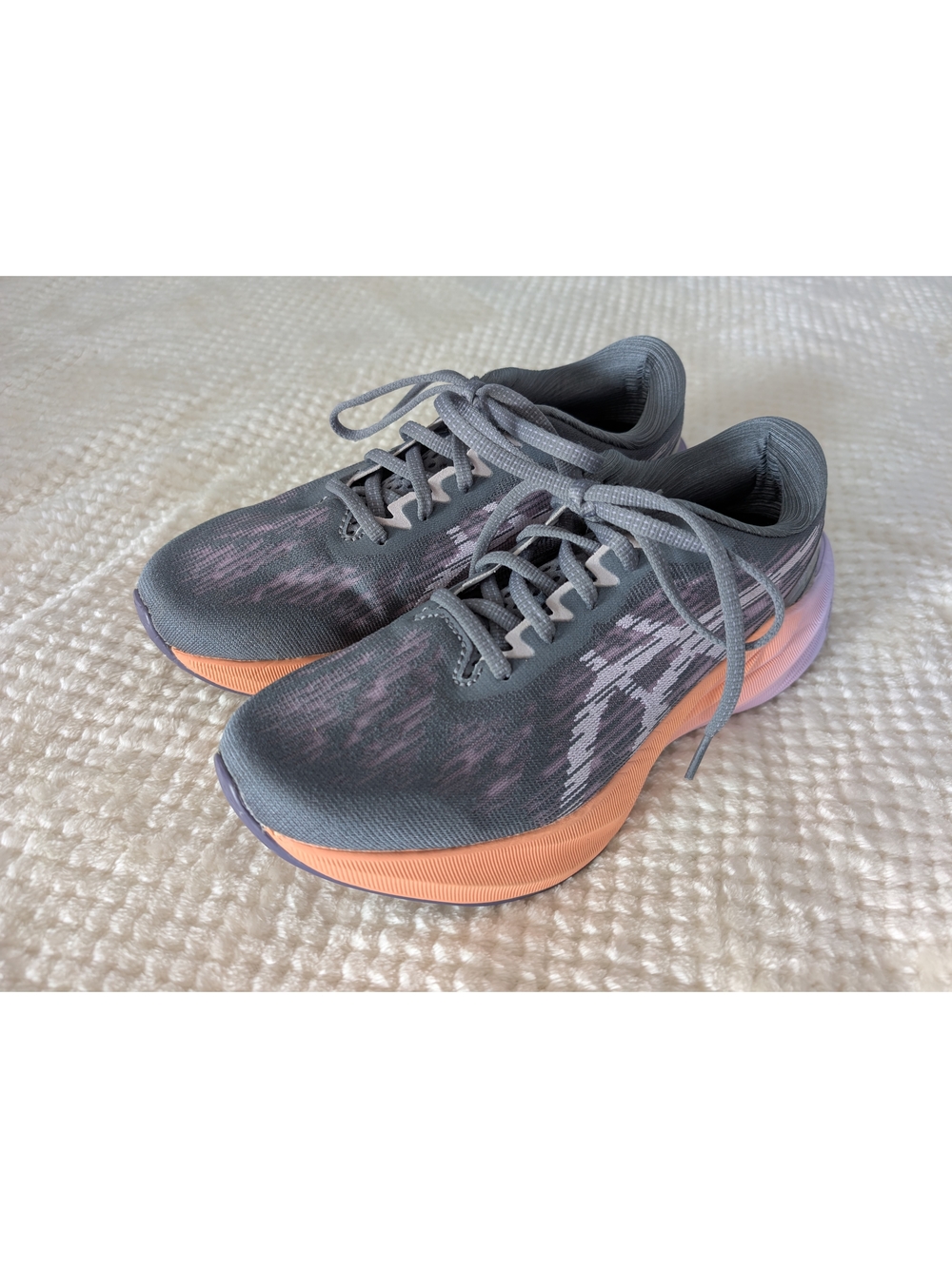 Asics Novablast 3 running shoes